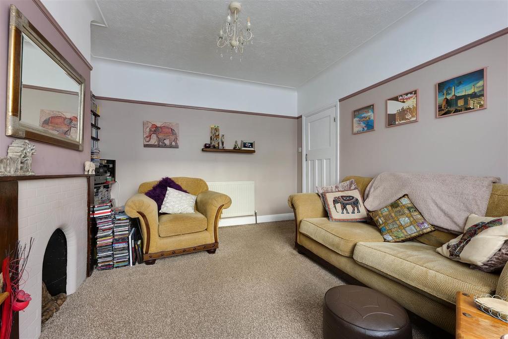 Brooklands Avenue, LeighOnSea 3 bed terraced house £300,000