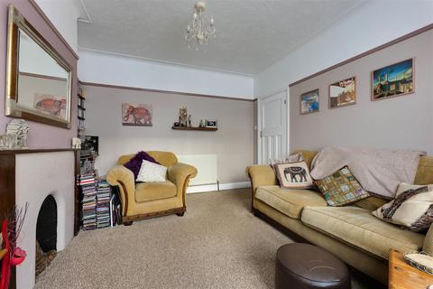 5 Brooklands Avenue, Leigh-on-sea, SS9 5XA