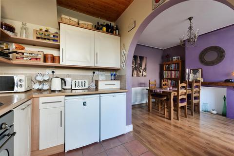 5 Brooklands Avenue, Leigh-on-sea, SS9 5XA
