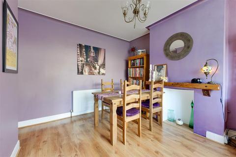 5 Brooklands Avenue, Leigh-on-sea, SS9 5XA