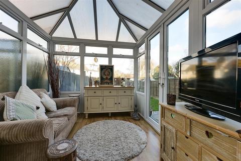 5 Brooklands Avenue, Leigh-on-sea, SS9 5XA
