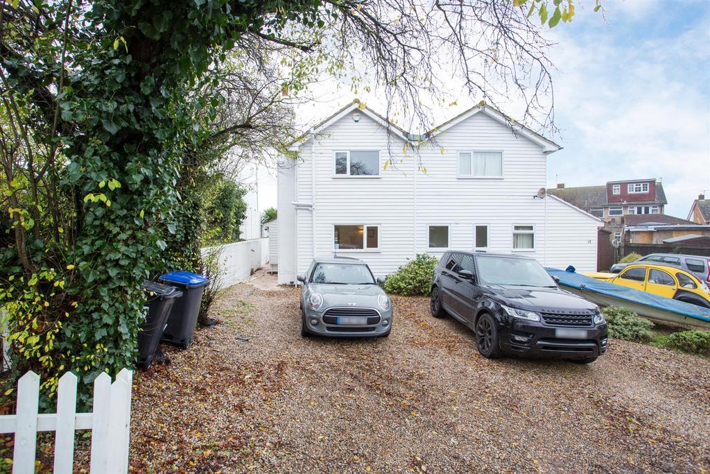 Golden Hill, Whitstable 3 bed house £1,500 pcm (£346 pw)