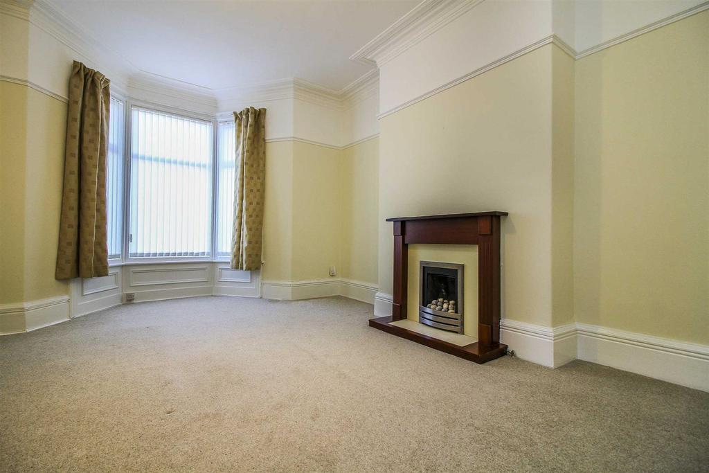 Park Parade, Whitley Bay 2 bed flat £595 pcm (£137 pw)