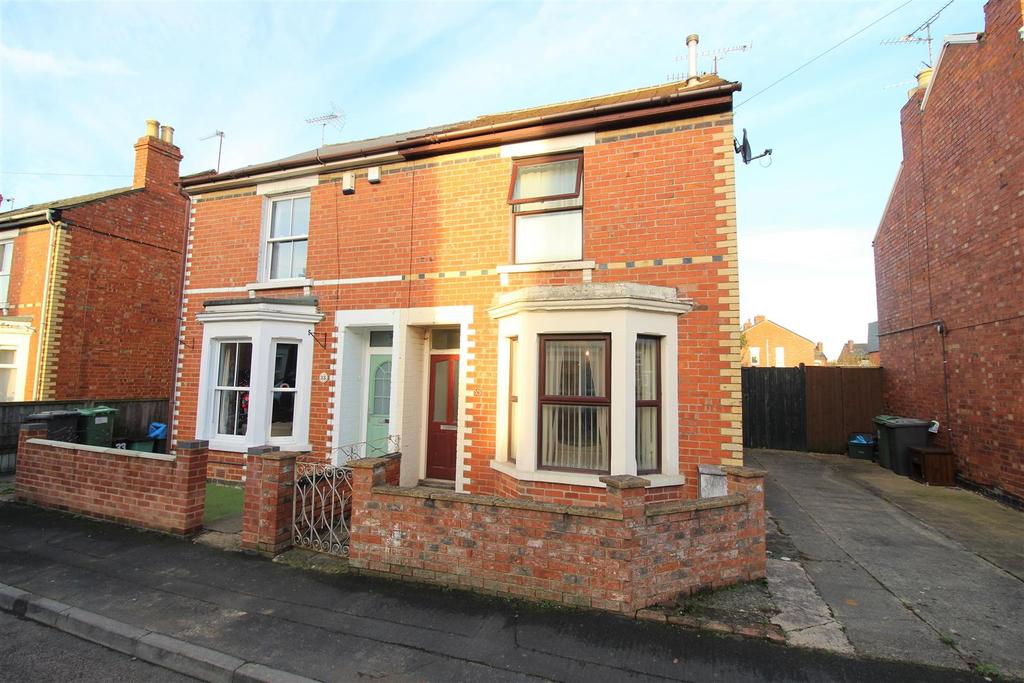 Tudor Street, Gloucester 3 bed semidetached house £200,000