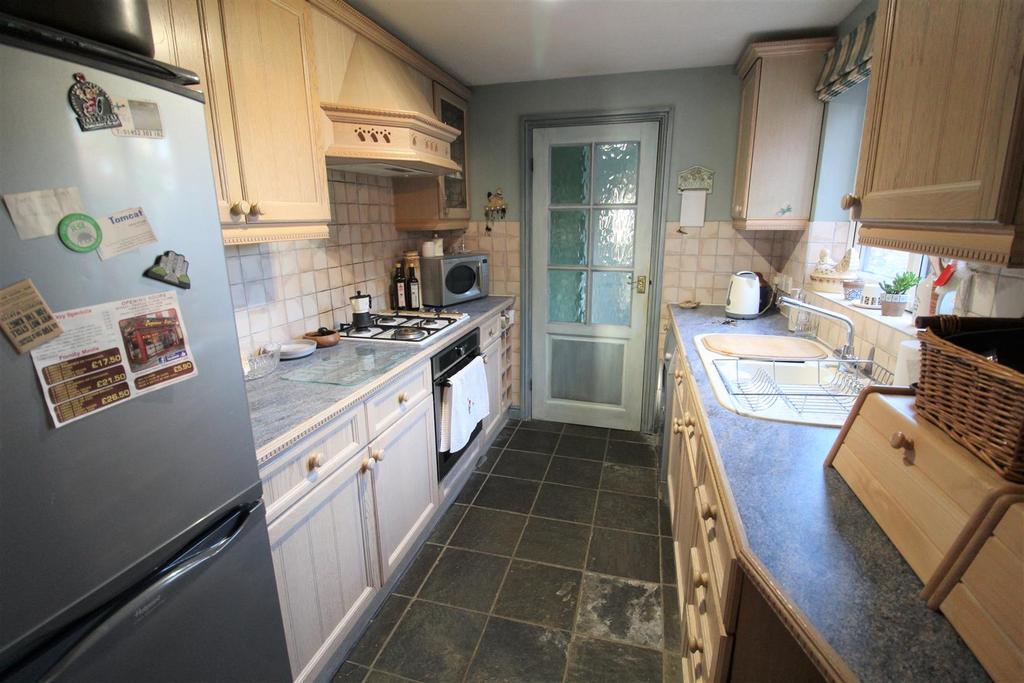 Tudor Street, Gloucester 3 bed semidetached house £200,000
