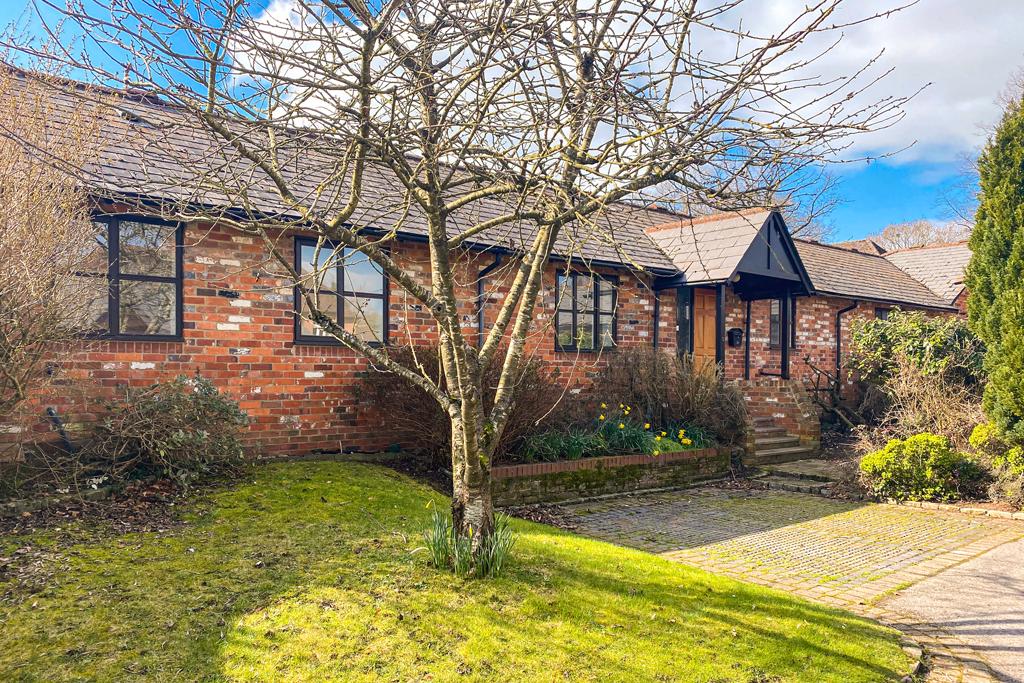 5 Butlers Pond, Whitchurch Hill, RG8 3 bed property £595,000