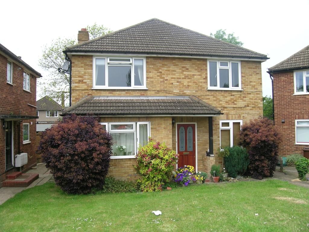Wolsey Close, Worcester Park KT4 2 bed £1,200 pcm (£277 pw)