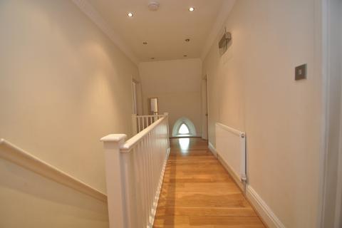 2 bedroom flat to rent, South Ealing Road, Ealing, London, W5