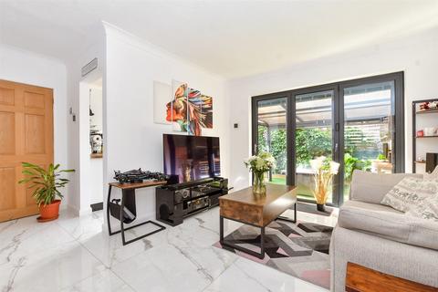 2 bedroom end of terrace house for sale, Erskine Road, Sutton, Surrey