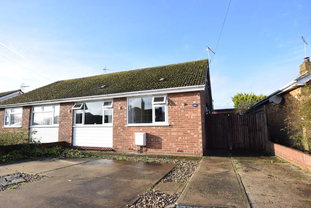 Leys Drive, Little Clacton 2 bed semi-detached bungalow - £210,000