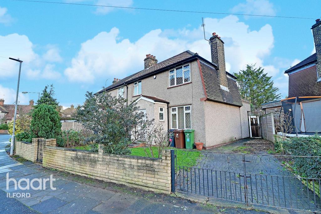 Blake Avenue, Barking 3 bed semidetached house £400,000