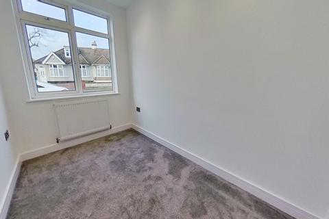 62 Havering Drive, Romford, RM1 4BH