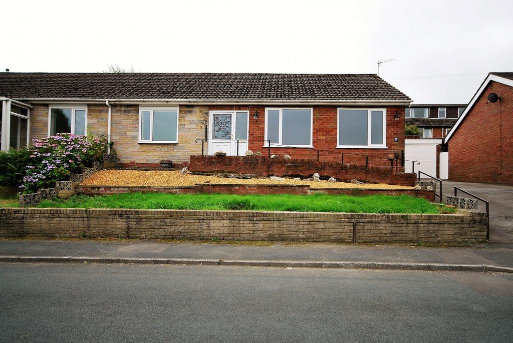 Queensgate, Nelson, BB9 3 bed semidetached house £625 pcm (£144 pw)
