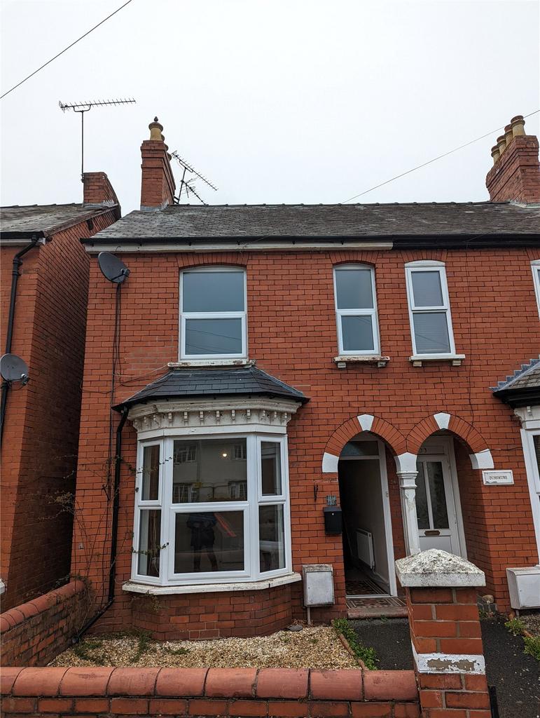 Ferrers Road, Oswestry, Shropshire, SY11 2 bed semidetached house £