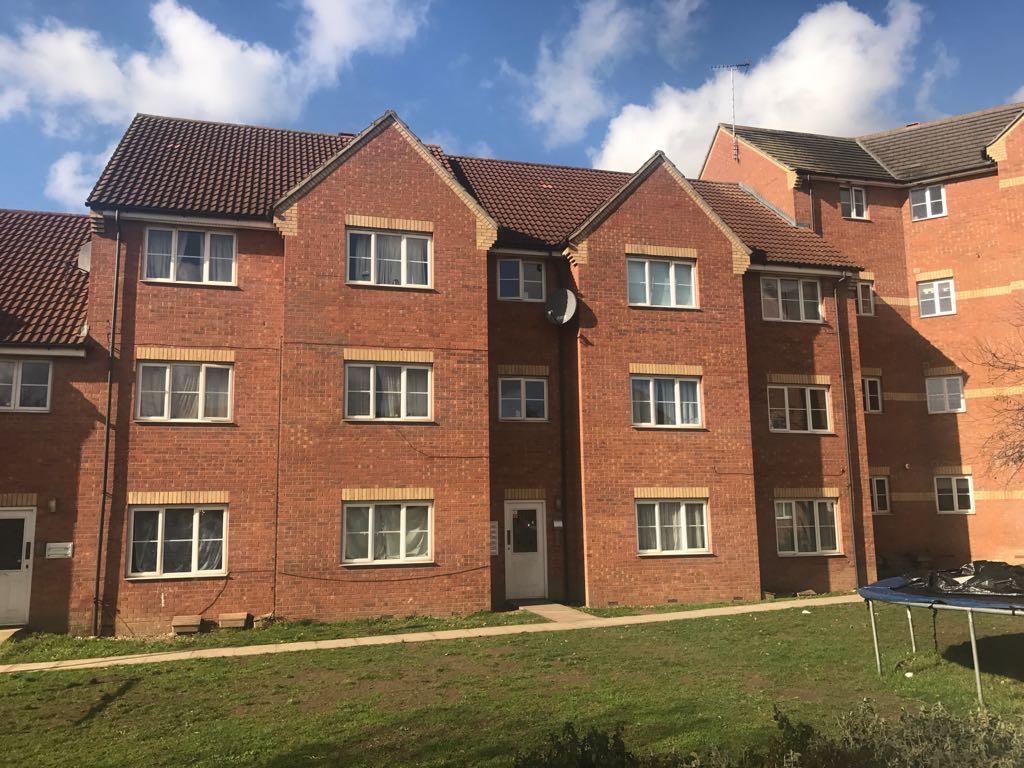 2 bedroom flat available to let in Westfield Gard