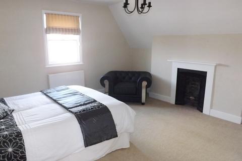 3 bedroom apartment to rent, East Beach, Lytham