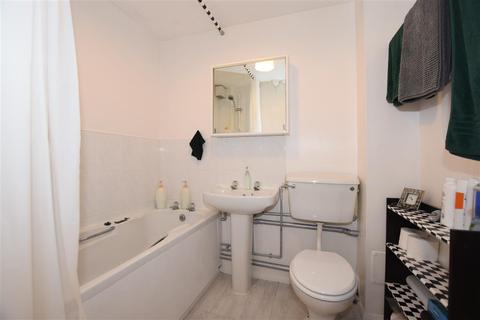 42 Chipstead Close, Sutton, SM2 6BE