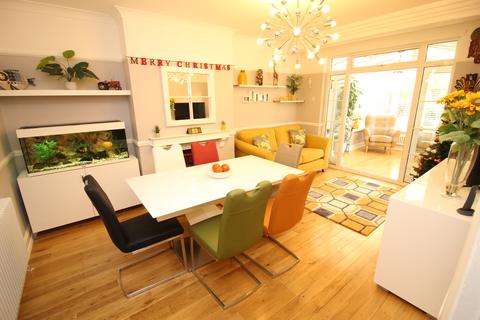 24 Elm Way, Worcester Park, KT4 8LT
