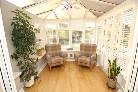 24 Elm Way, Worcester Park, KT4 8LT