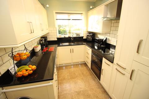 24 Elm Way, Worcester Park, KT4 8LT