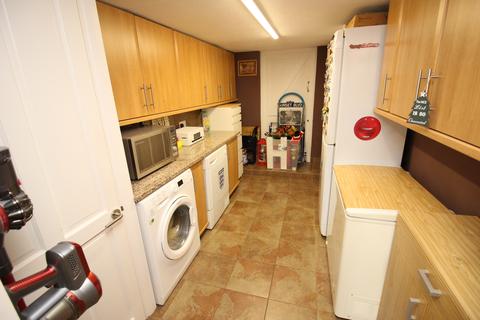 24 Elm Way, Worcester Park, KT4 8LT