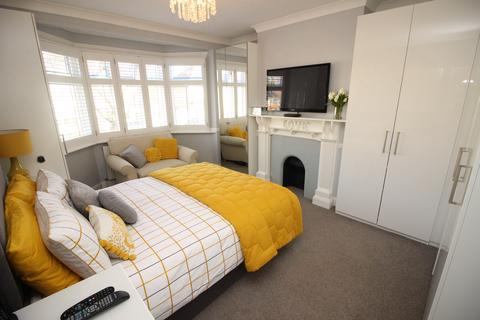 24 Elm Way, Worcester Park, KT4 8LT