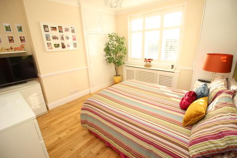 24 Elm Way, Worcester Park, KT4 8LT