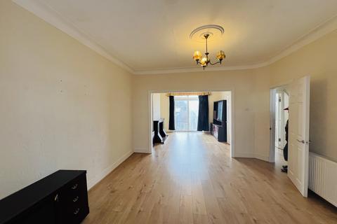 3 bedroom terraced house to rent, Redbridge Lane East, Redbridge IG4