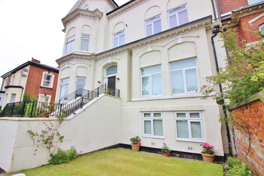 Duke Street, Southport, PR8 2 bed flat £107,800