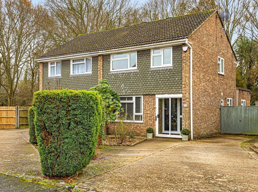 Canford Drive, Addlestone, KT15 3 bed semidetached house £485,000