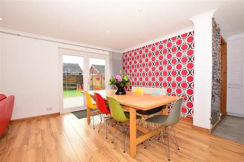 18 Rowan Close, Sturry, Canterbury, CT2 0JB