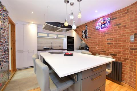 18 Rowan Close, Sturry, Canterbury, CT2 0JB
