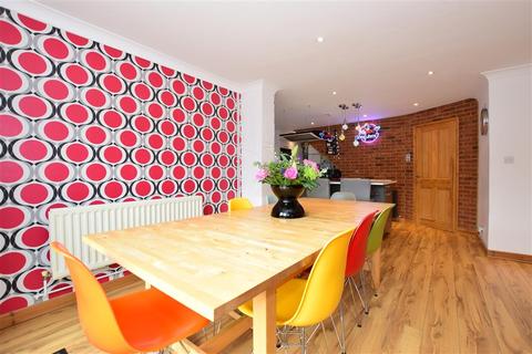 18 Rowan Close, Sturry, Canterbury, CT2 0JB