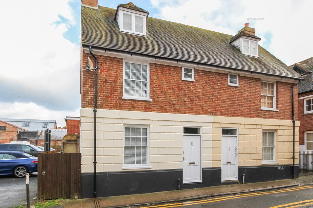 Hawks Lane, Canterbury, CT1 2 bed semidetached house £995 pcm (£230 pw)