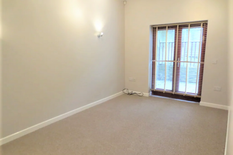 4 bedroom terraced house to rent, Chelmer Road , Homerton  E9