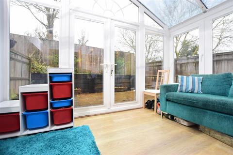 10 River Lane, Fetcham, Leatherhead, KT22 9RP