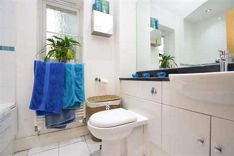 10 River Lane, Fetcham, Leatherhead, KT22 9RP