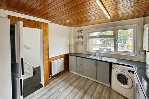 3 bedroom terraced house to rent, Sylam Close, Luton, LU3