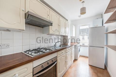 3 bedroom flat to rent, Handforth Road, Oval , London SW9