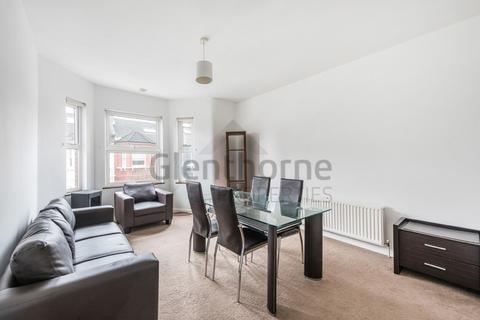 3 bedroom flat to rent, Handforth Road, Oval , London SW9