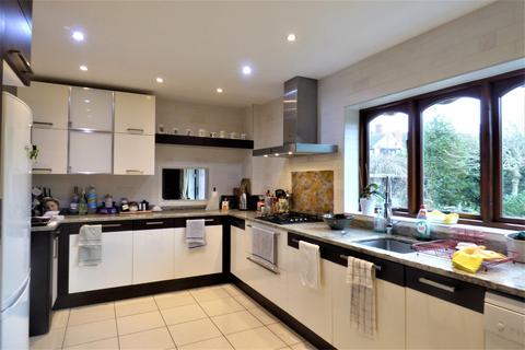 8 Daisy Lane, Alrewas, Burton-on-trent, DE13 7EW