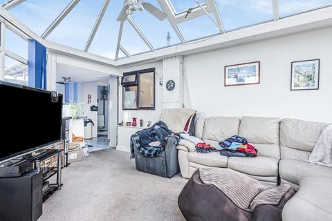 118 Quarry Road, Witney, OX28 1JT