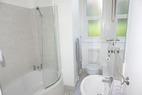 Flat 4, 1 Durham Road, Bromley, BR2 0SG