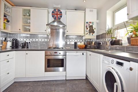 3 bedroom terraced house to rent, Locksmeade Road, Richmond, TW10