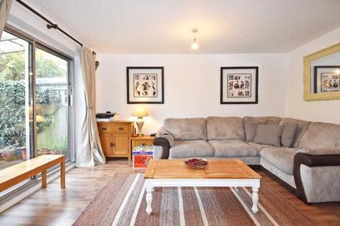 3 bedroom terraced house to rent, Locksmeade Road, Richmond, TW10