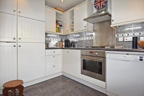 3 bedroom terraced house to rent, Locksmeade Road, Richmond, TW10