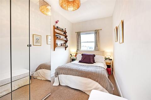 Flat B, 44 Askew Road, London, W12 9BH