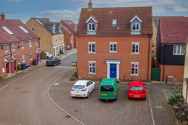 Sycamore Drive, Bury St Edmunds 5 bed detached house £425,000