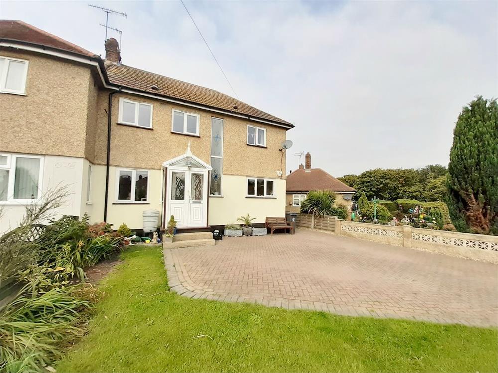 Beechfield Walk, WALTHAM ABBEY 3 bed semidetached house £440,000