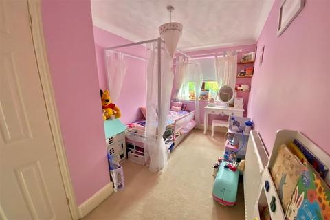 16 Clover Lane, Northampton, NN2 8BT